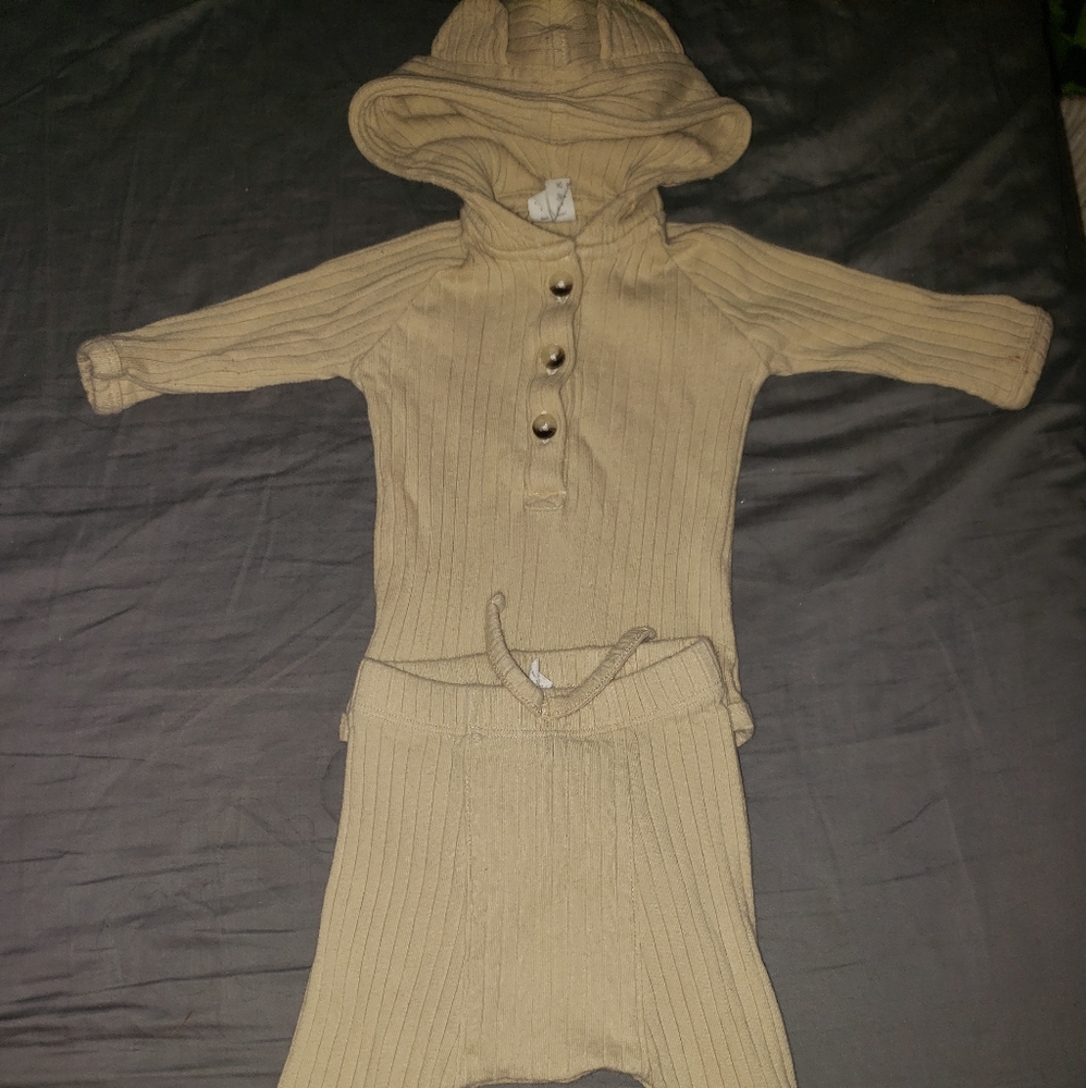 Kate Quinn Outfit